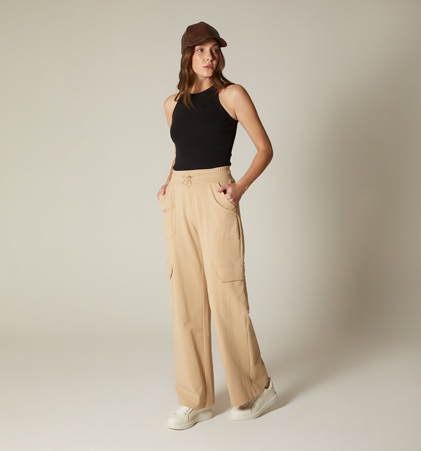 Pantalon cargo con cordon
