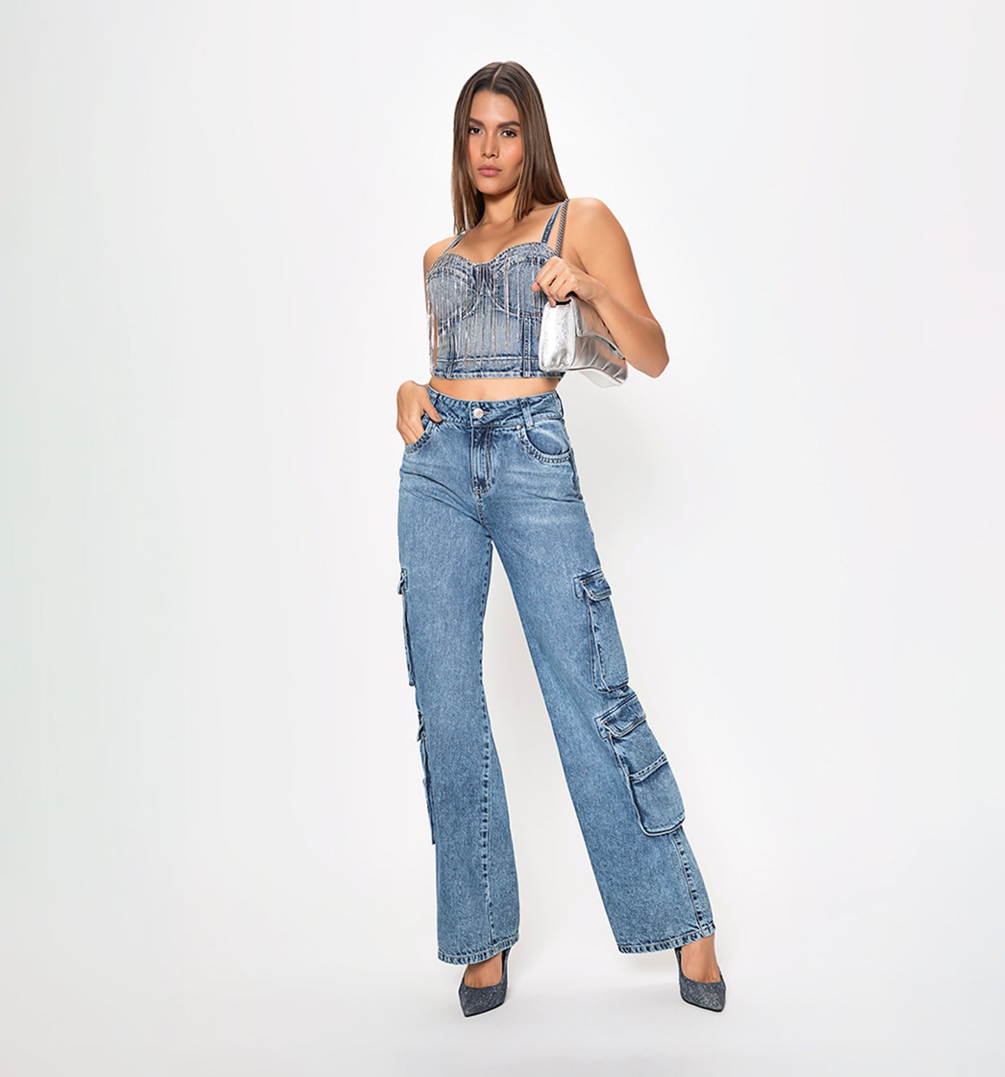 Blusa crop tiras, copas, con fleco