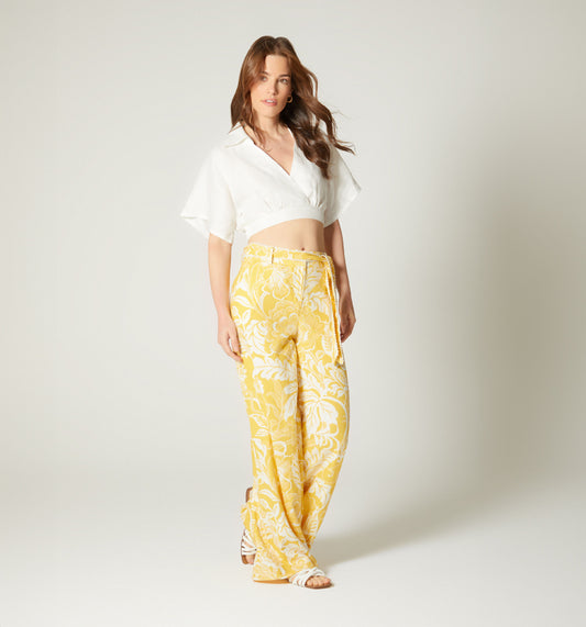 Pantalon tipo palazzo con correa