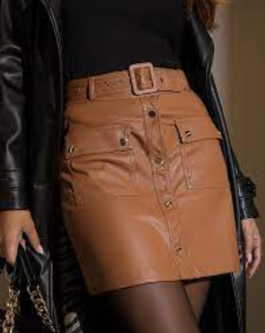 Falda en Cuero con Botones