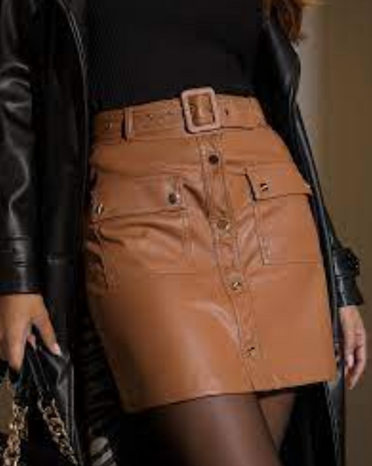 Falda en Cuero con Botones