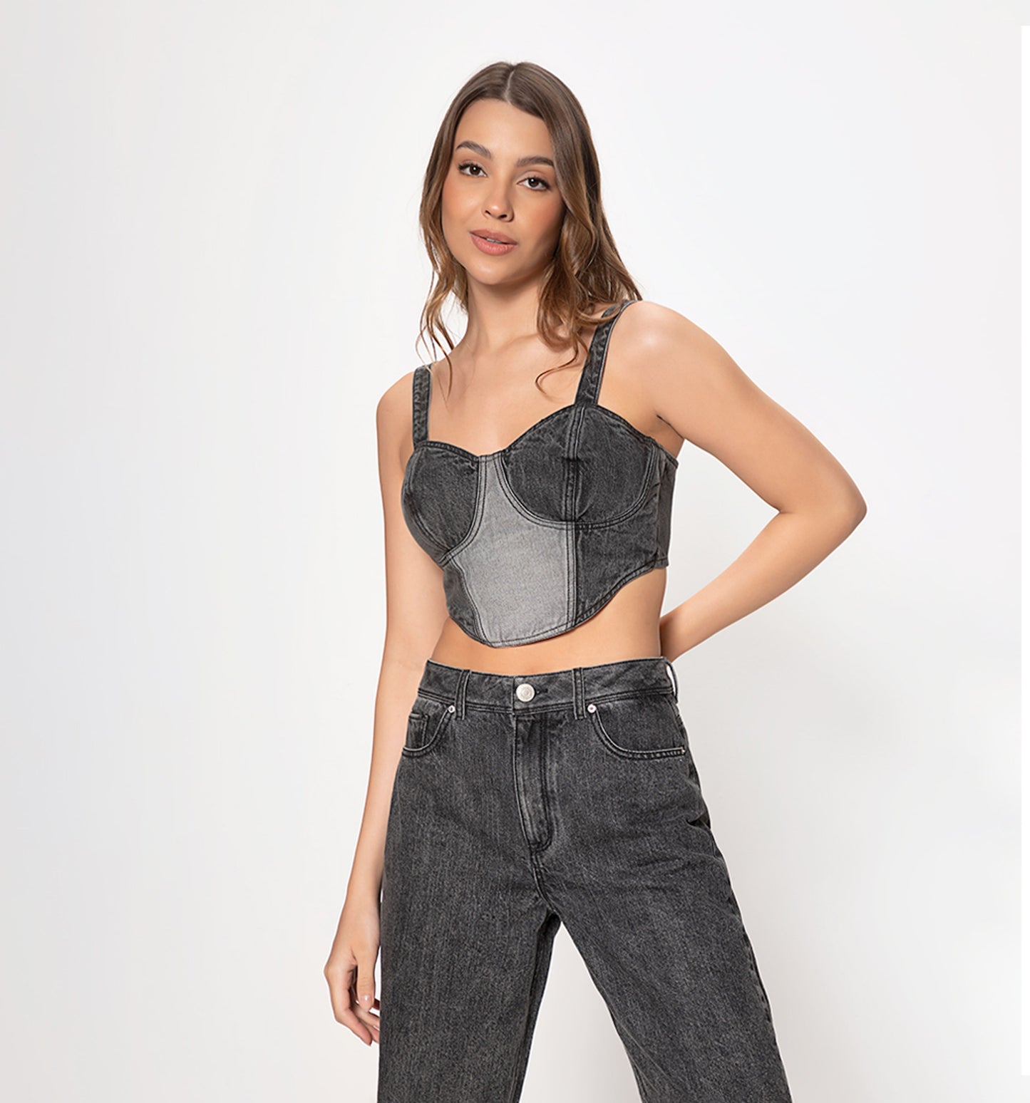 Blusa crop tiras, copas, bloque denim
