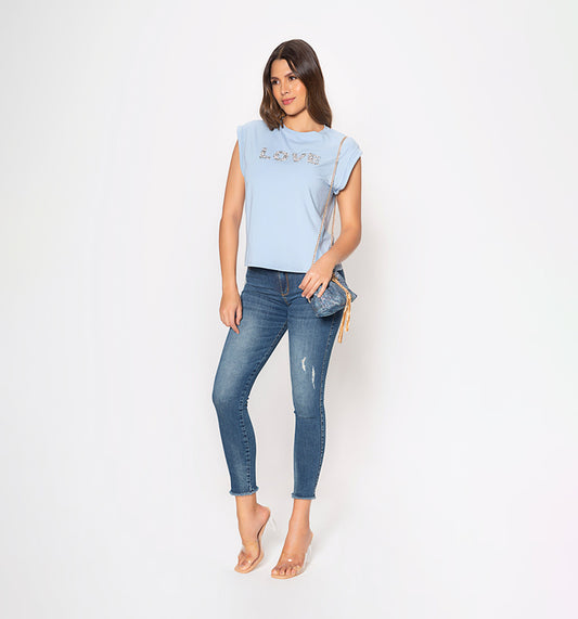 Camiseta sisa con detalles en cristales