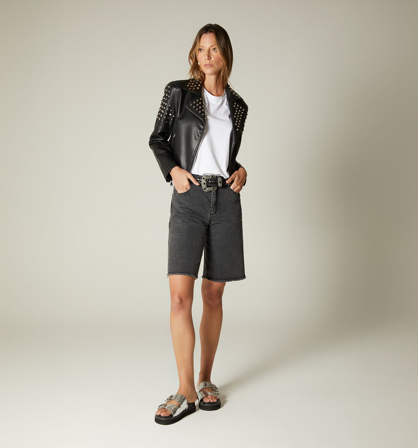 Bermuda, tiro alto, cinco bolsillos